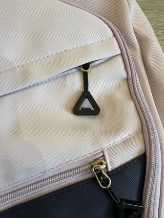 Mochila Adidas lila y morado sin etiqueta