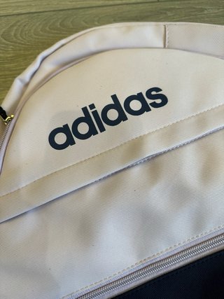 Mochila Adidas lila y morado sin etiqueta