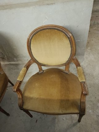 2 Sillas de madera antiguas