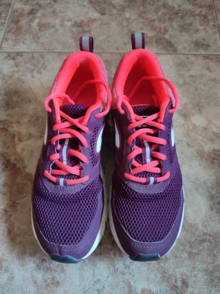 Zapatillas Decathlon Moradas y Rosas