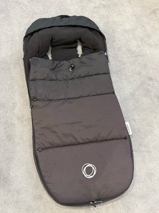 Bugaboo Fox + capazo + patinete + saco + capotas!