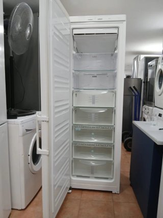 Congelador vertical Blanco Miele no Frost