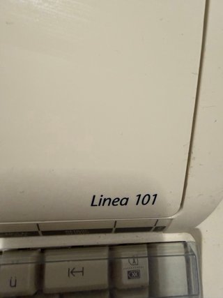 Máquina de escribir Olivetti Línea 101