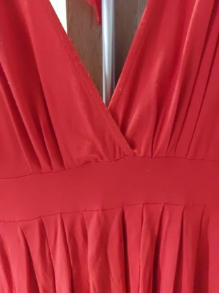Vestido rojo con elástico en la cintura. Talla M/L