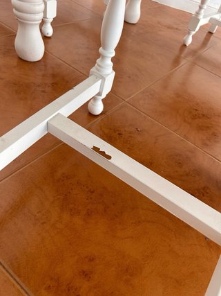 Mesa de comedor blanca con 4 sillas