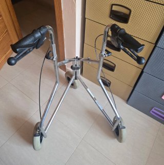 Andador Ortopédico NOVA 3 Ruedas Aluminio