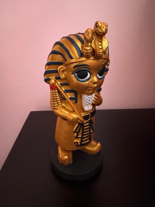 Estátua egípcia Tutancâmon bebé Tutankamon Egipto
