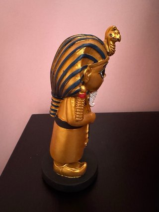 Estátua egípcia Tutancâmon bebé Tutankamon Egipto