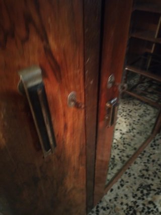 Armario de madera vintage con espejo de 220 cm.