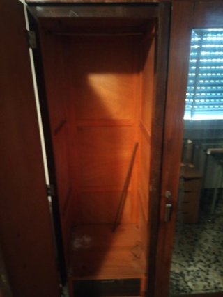 Armario de madera vintage con espejo de 220 cm.