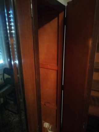 Armario de madera vintage con espejo de 220 cm.