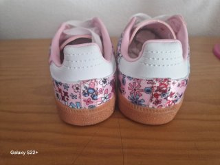 Zapatillas Adidas flores rosas Talla 32