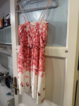 Vestido floral rosa y blanco