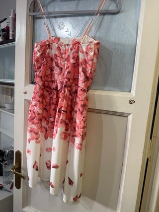 Vestido floral rosa y blanco