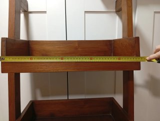 Estantería de madera maciza