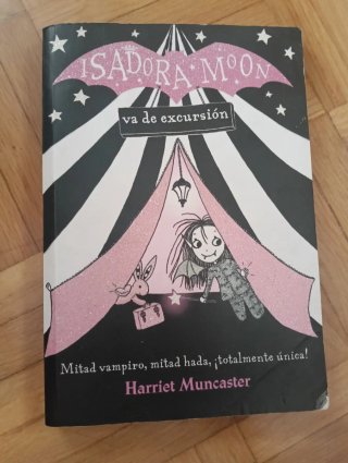 Isadora Moon va de excursion / Isadora Moon Goe...
