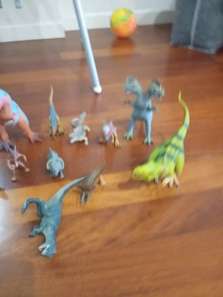 Lote de dinosaurios de juguete
