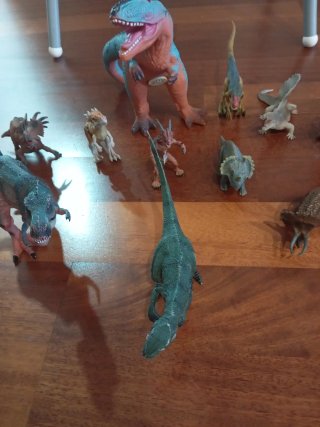 Lote de dinosaurios de juguete