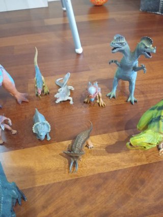 Lote de dinosaurios de juguete