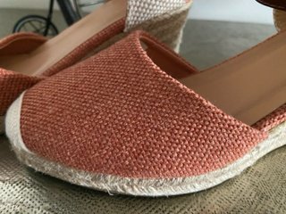 Sandalias Cuña T39 Naranja y Beige