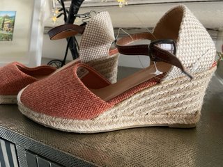 Sandalias Cuña T39 Naranja y Beige