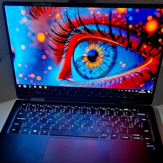 PORTATIL TACTIL OLED ALTA GAMA