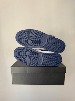 Nike Air Jordan 1 Mid ‘Obsidian Smoke Grey’
