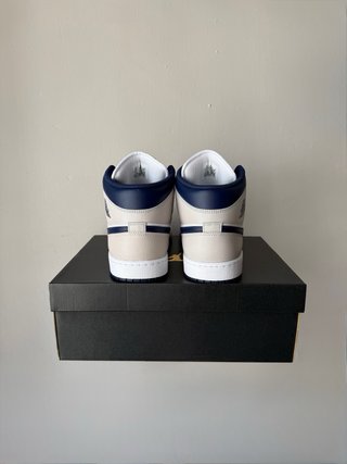 Nike Air Jordan 1 Mid ‘Obsidian Smoke Grey’