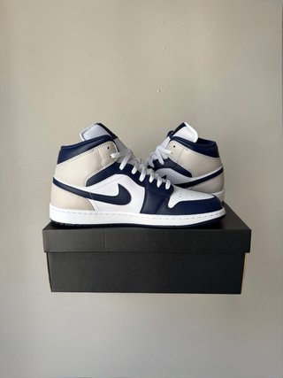 Nike Air Jordan 1 Mid ‘Obsidian Smoke Grey’