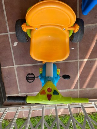 Triciclo infantil con barra de empuje