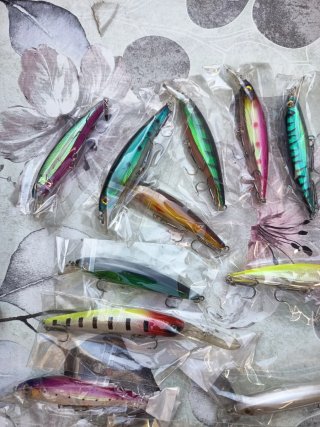 Señuelos de pesca variados