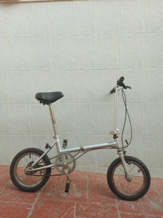 Bicicleta plegable plateada