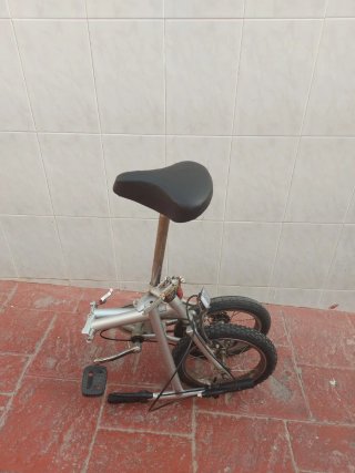 Bicicleta plegable plateada