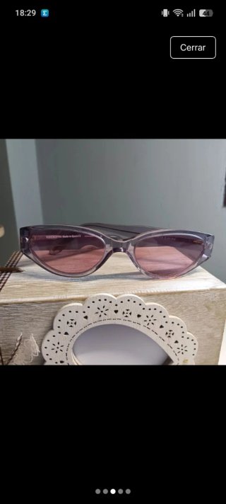 Gafas de sol vintage retro rosas y lilas
