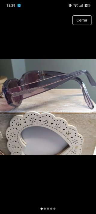Gafas de sol vintage retro rosas y lilas