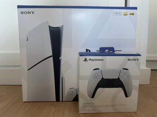 Ps5 Slim con lector, en garantía y 2 mandos