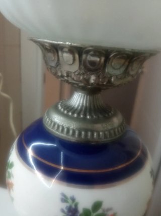 Lámpara quinqué antigua porcelana y metal