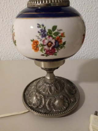 Lámpara quinqué antigua porcelana y metal
