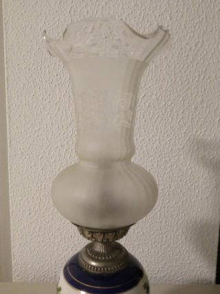 Lámpara quinqué antigua porcelana y metal