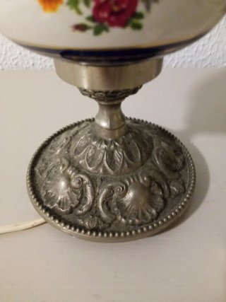 Lámpara quinqué antigua porcelana y metal