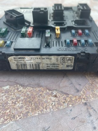 BSI Caja fusibles 9649627880 Peugeot