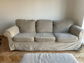 Sofá Ikea con puf