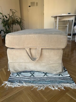 Sofá Ikea con puf