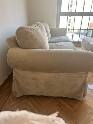 Sofá Ikea con puf
