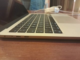 MacBook Air M3 13" 8gb, 256gb, cargador incluido