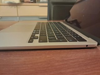 MacBook Air M3 13" 8gb, 256gb, cargador incluido