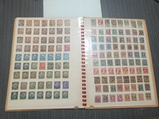 Álbum de sellos antiguo