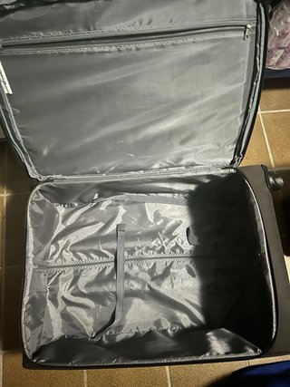 Maleta grande de viaje negra y naranja
