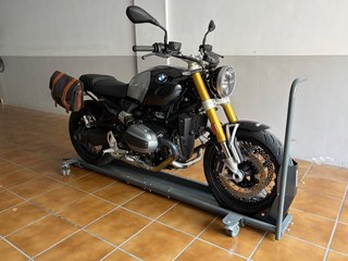 Peana Moto con calzo para rueda