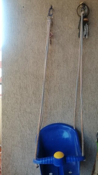 Columpio de bebé con anclajes